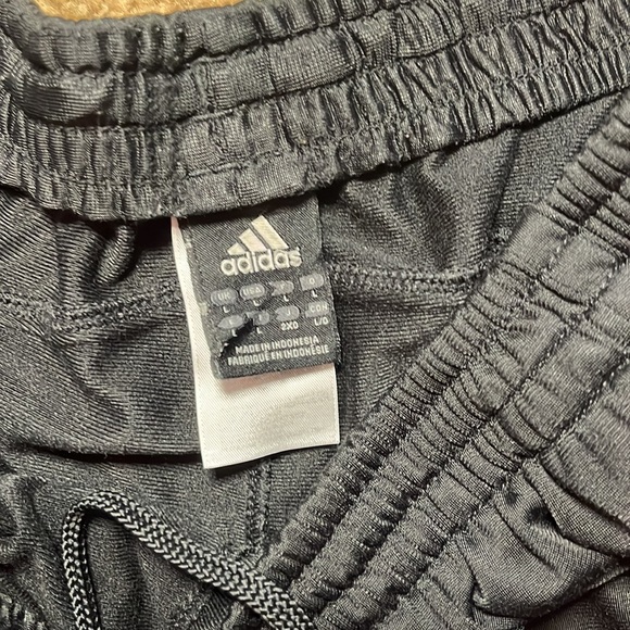 Men’s adidas athletic pants with draw string and pockets, size L, EUC - Picture 4 of 7